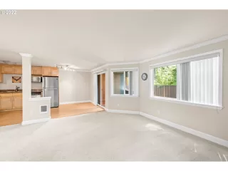 Photo #5: 22270911 Listing