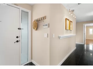 Photo #4: 22271171 Listing