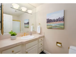 Photo #5: 22271171 Listing