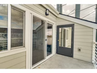 Photo #6: 22272328 Listing