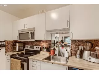 Photo #6: 22272412 Listing