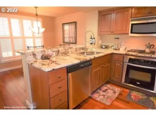 Photo #5: 22275126 Listing