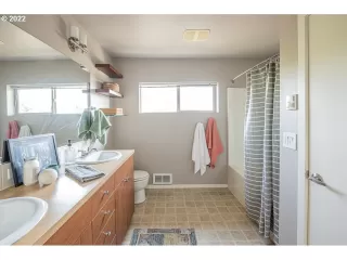 Photo #6: 22275679 Listing