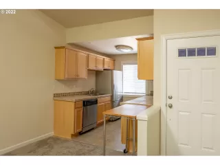 Photo #5: 22278085 Listing