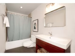 Photo #4: 22278338 Listing