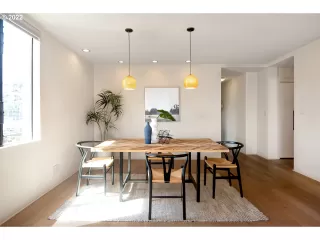 Photo #5: 22278338 Listing