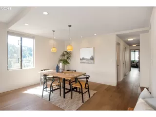 Photo #6: 22278338 Listing