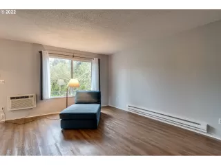 Photo #3: 22278413 Listing