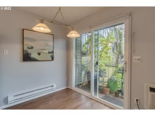 Photo #5: 22278413 Listing