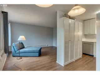 Photo #6: 22278413 Listing