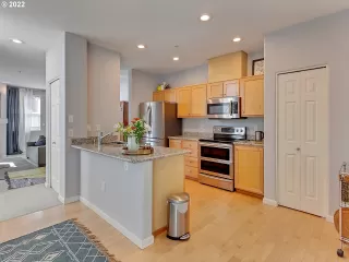 Photo #5: 22279200 Listing