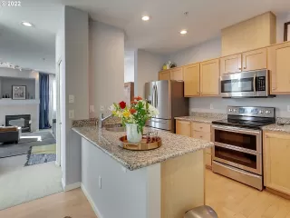 Photo #6: 22279200 Listing