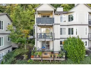 Photo #4: 222800807 Listing