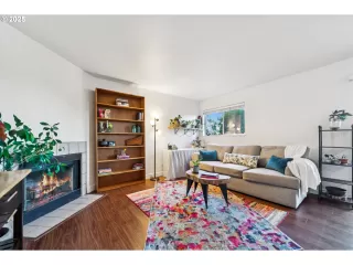 Photo #6: 222800807 Listing