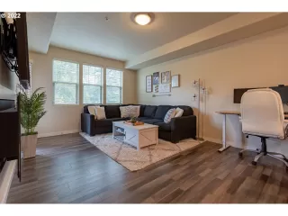 Photo #6: 22280984 Listing