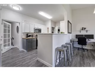 Photo #4: 22281424 Listing