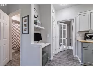 Photo #5: 22281424 Listing