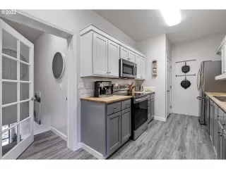 Photo #6: 22281424 Listing