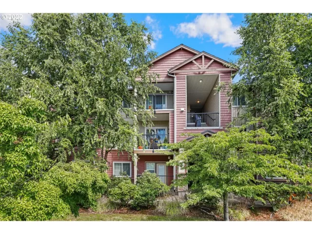 MLS: 22281712 Condo For Sale