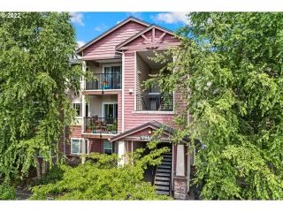 Photo #2: 22281712 Listing