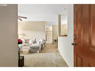 Photo #5: 22281712 Listing