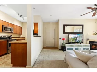 Photo #6: 22281712 Listing