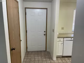 Photo #6: 22282479 Listing 