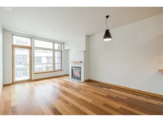 Photo #5: 22283172 Listing