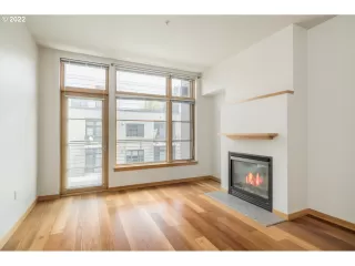 Photo #6: 22283172 Listing