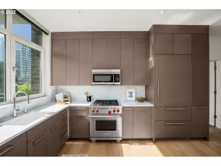 Photo #4: 22283496 Listing