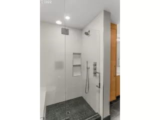 Photo #6: 22283496 Listing