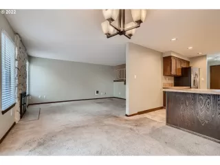 Photo #5: 22283936 Listing