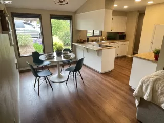 Photo #5: 22284093 Listing 