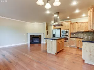 Photo #5: 22284424 Listing