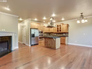 Photo #6: 22284424 Listing