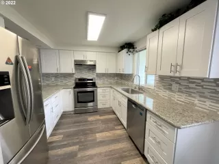 Photo #6: 22284515 Listing