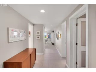 Photo #4: 22284638 Listing