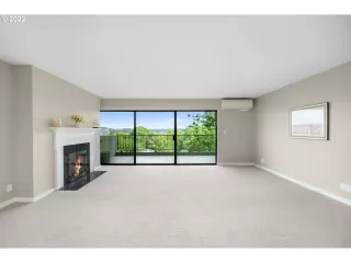 Photo #6: 22284638 Listing