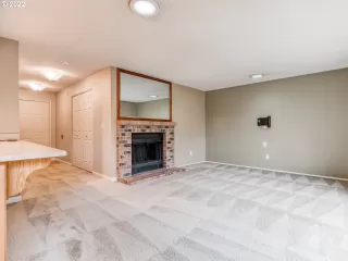 Photo #4: 22284798 Listing