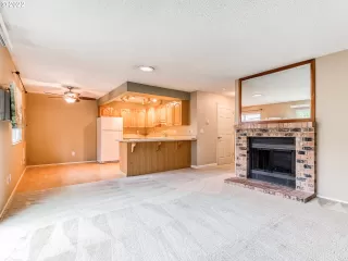 Photo #5: 22284798 Listing