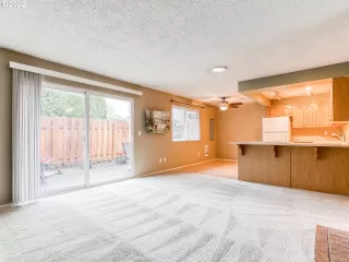 Photo #6: 22284798 Listing