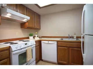 Photo #5: 22286208 Listing