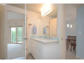 Photo #4: 22286231 Listing