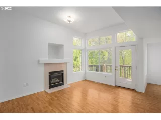 Photo #5: 22286251 Listing