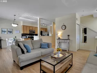 Photo #5: 22286958 Listing