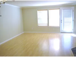 Photo #6: 22287753 Listing