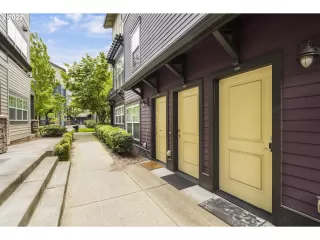 Photo #2: 22290367 Listing