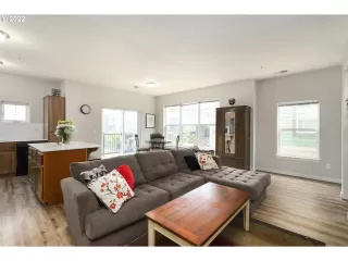 Photo #5: 22290367 Listing