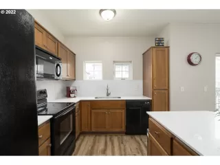 Photo #6: 22290367 Listing