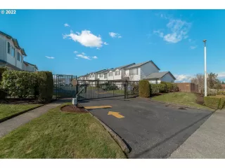 Photo #3: 22290400 Listing